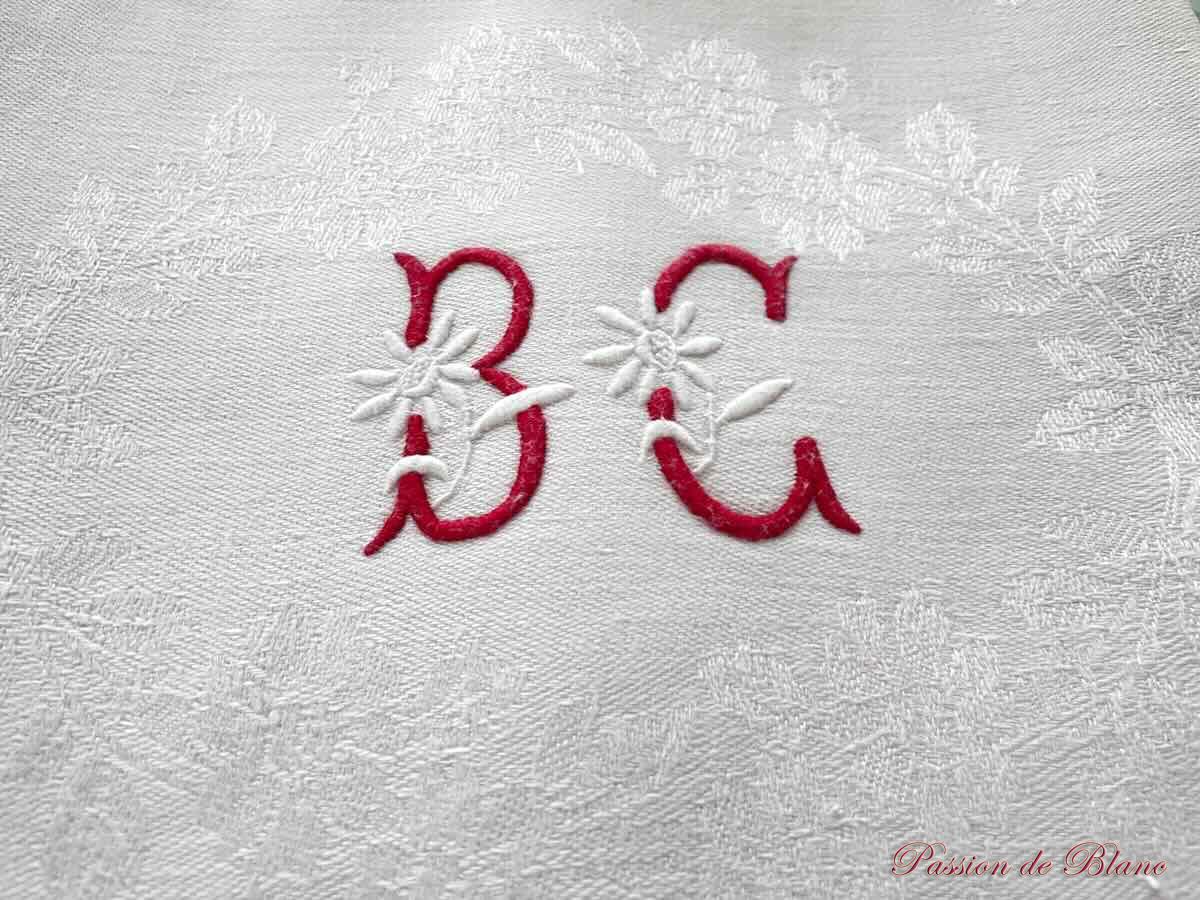 Service de table BC : Nappe et 12 serviettes, coton avec fleurs liteaux rouge – Image 2