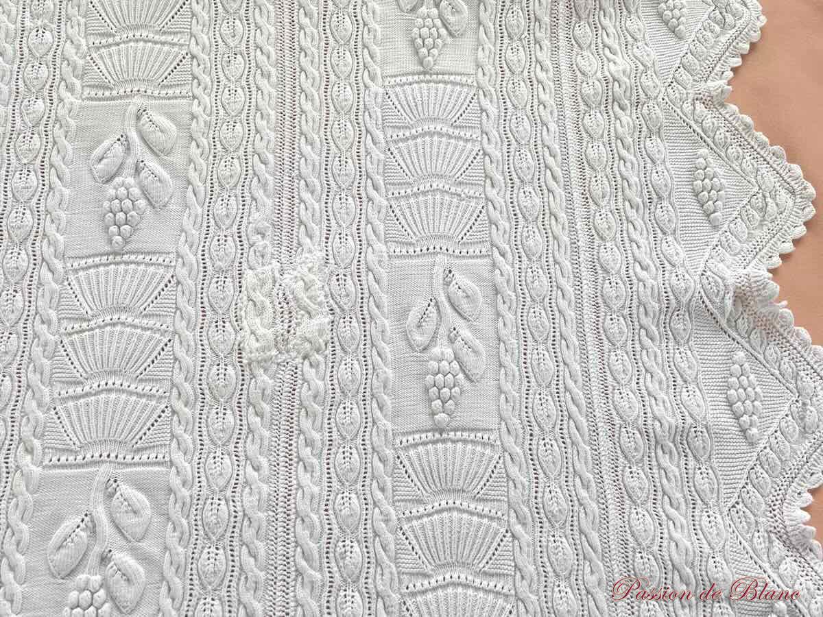 Belle courtepointe aux aiguilles en coton blanc avec motifs de raisins et autres – Image 9