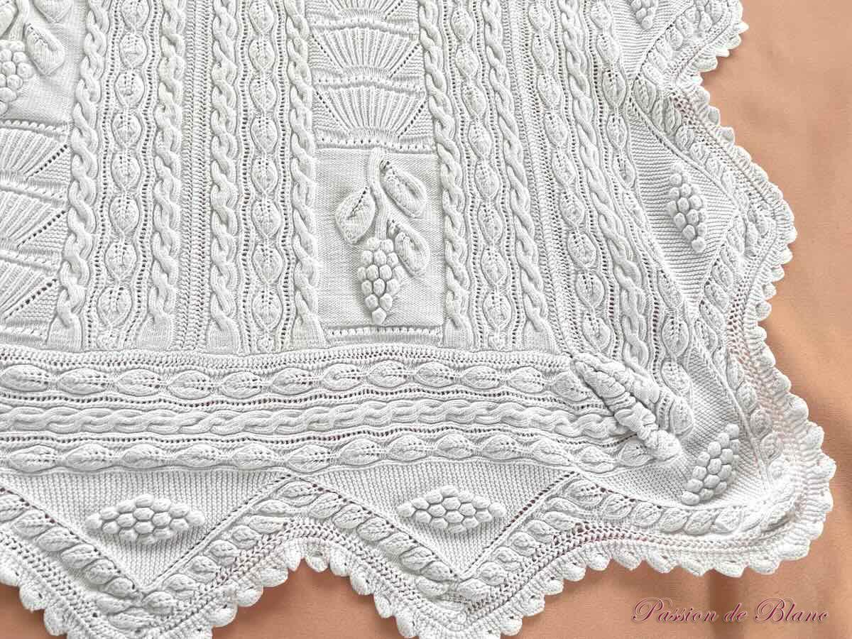 Belle courtepointe aux aiguilles en coton blanc avec motifs de raisins et autres – Image 5