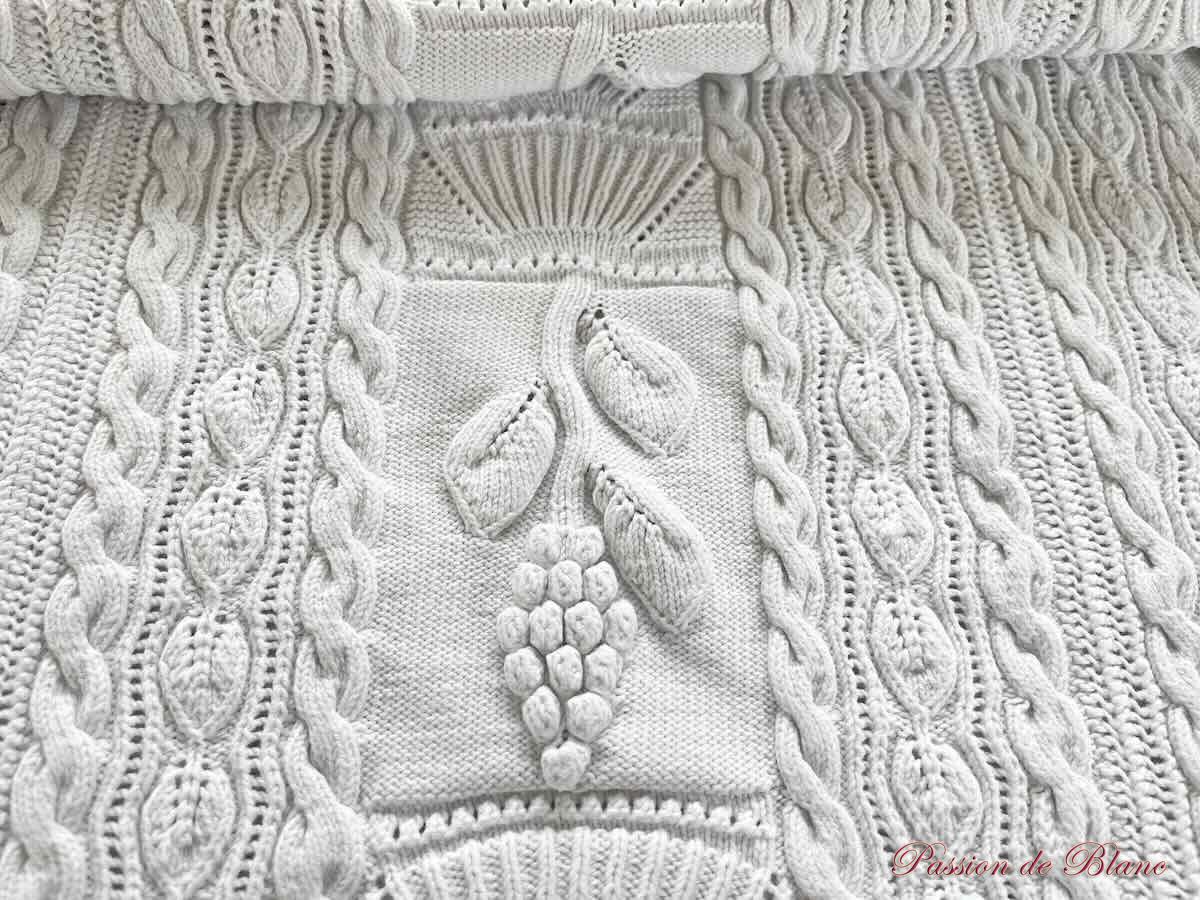 Belle courtepointe aux aiguilles en coton blanc avec motifs de raisins et autres – Image 2