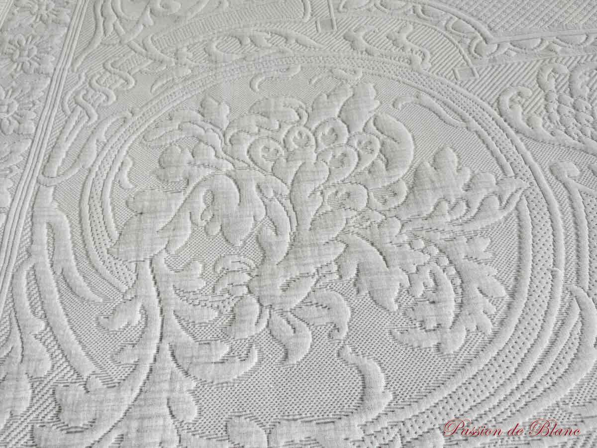 Grande couverture en piqué Marseillais, beau relief, 2 monogrammes MC – Image 7