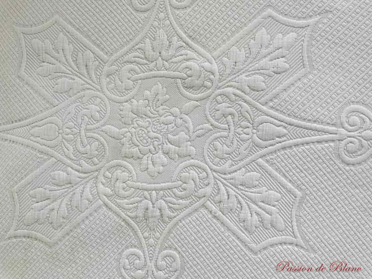 Grande couverture en piqué Marseillais, beau relief, 2 monogrammes MC – Image 6