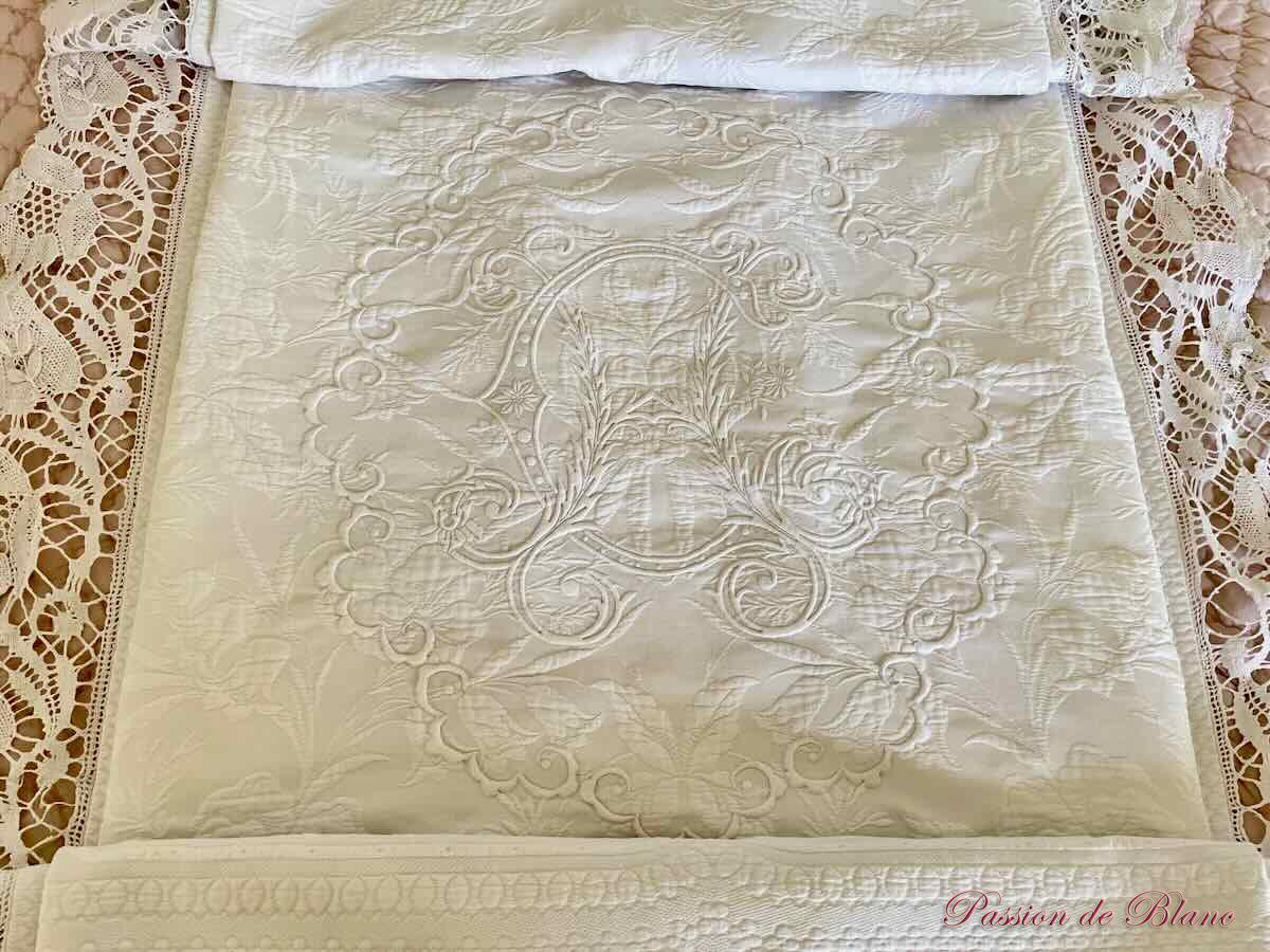 Couverture CH en piqué dentelles