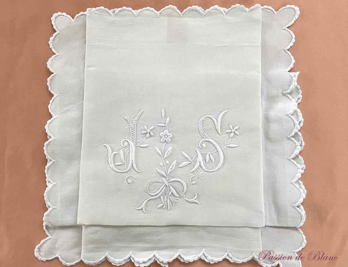 Belle taie festonnée, imposant monogramme JS sur lin fin – Image 3