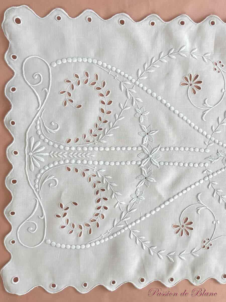 Chemin de table napperon Anglaise