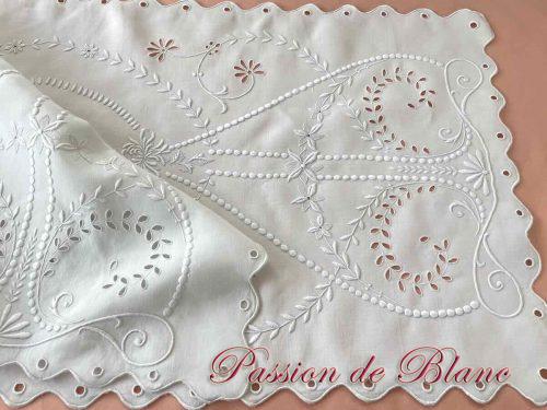 Nappe de broderie à la main spectaculaire !! nappe pur lin - Catawiki Nappe de broderie à la main spectaculaire !! nappe pur lin - Catawiki