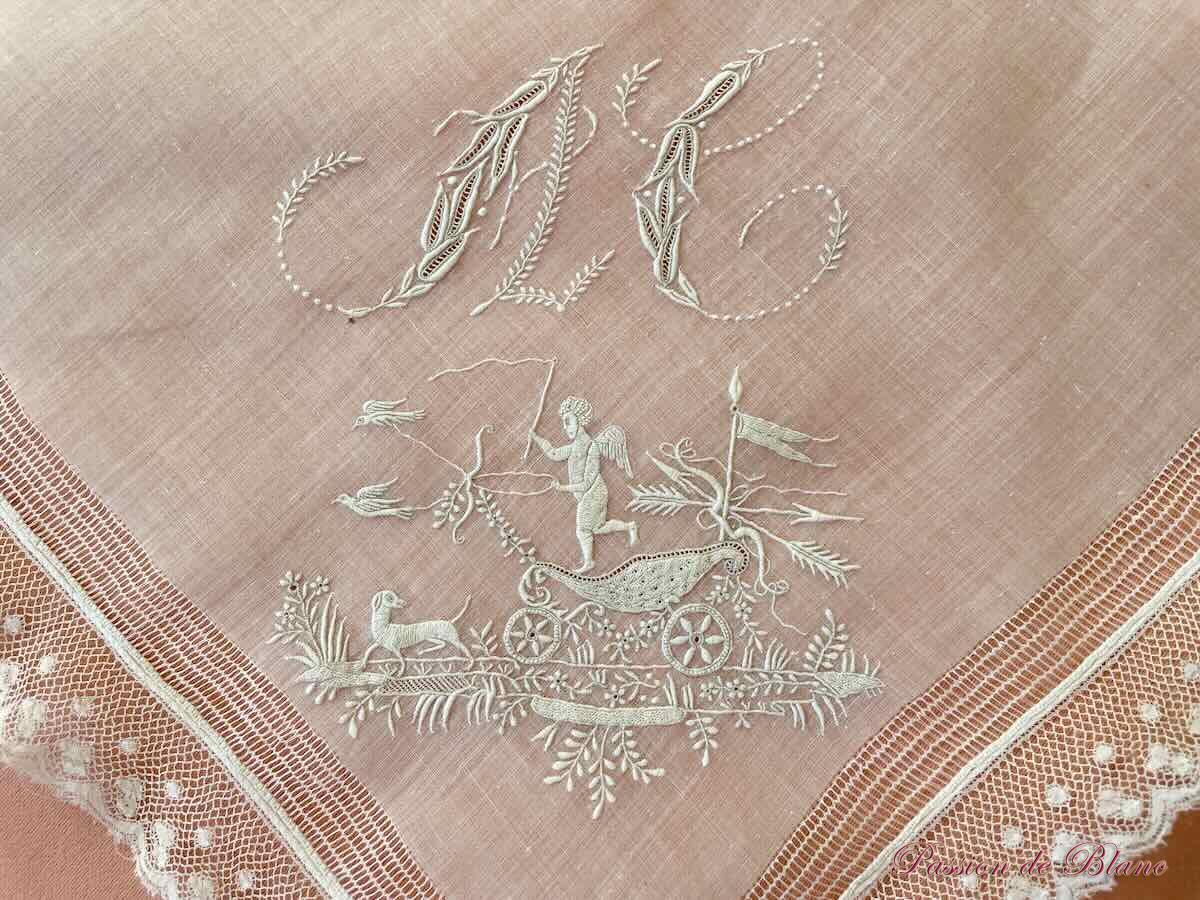 Ouvrage mouchoir AC linon broderie