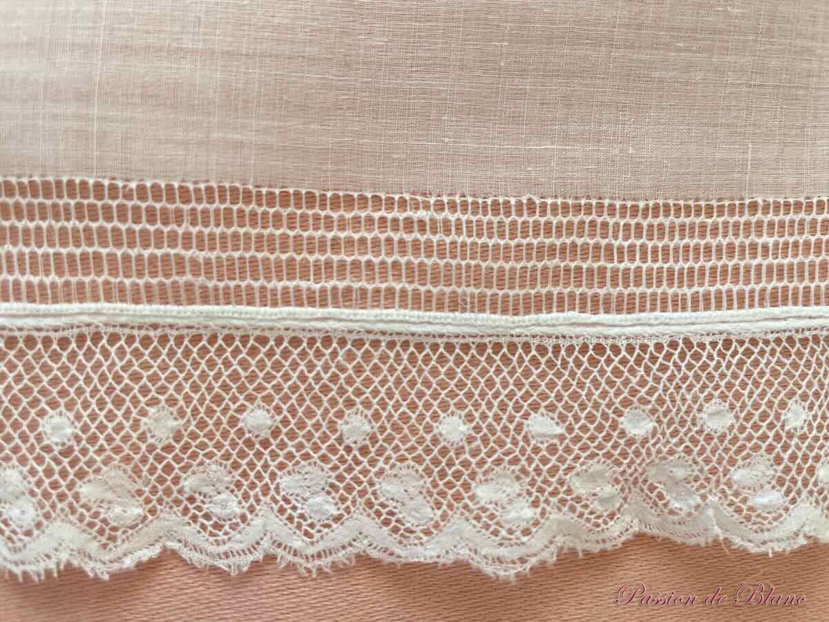 Exceptionnel ouvrage de dame : mouchoir ou autre, broderie main sur toile de linon – Image 3