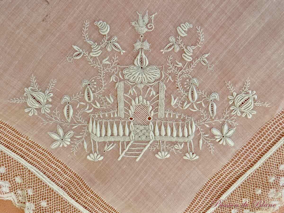 Exceptionnel ouvrage de dame : mouchoir ou autre, broderie main sur toile de linon – Image 10