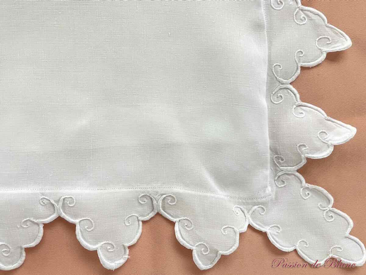 Belle taie festonnée sur lin fin et monogramme LR avec branchages – Image 4