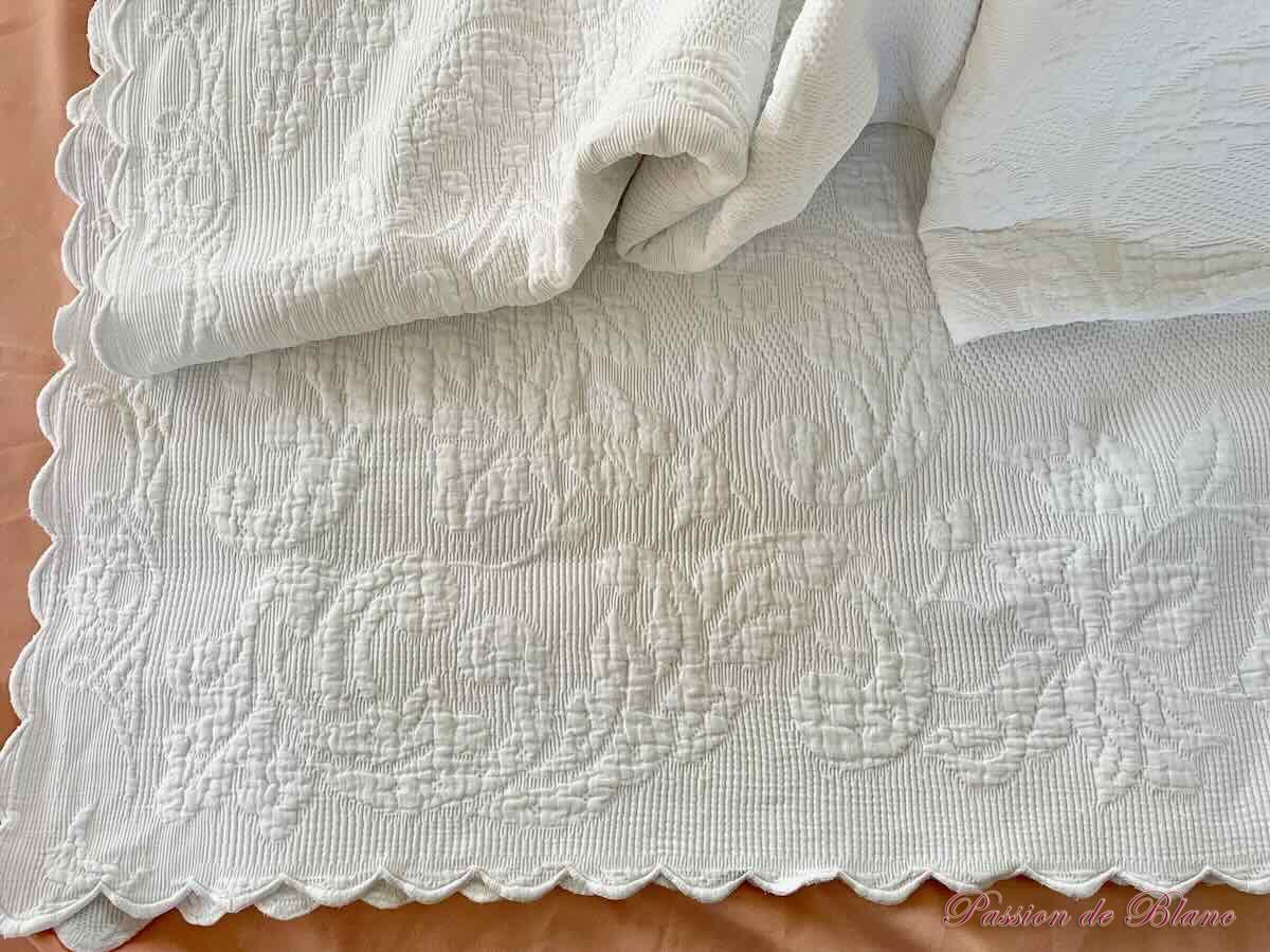 Couverture piqué plat feston