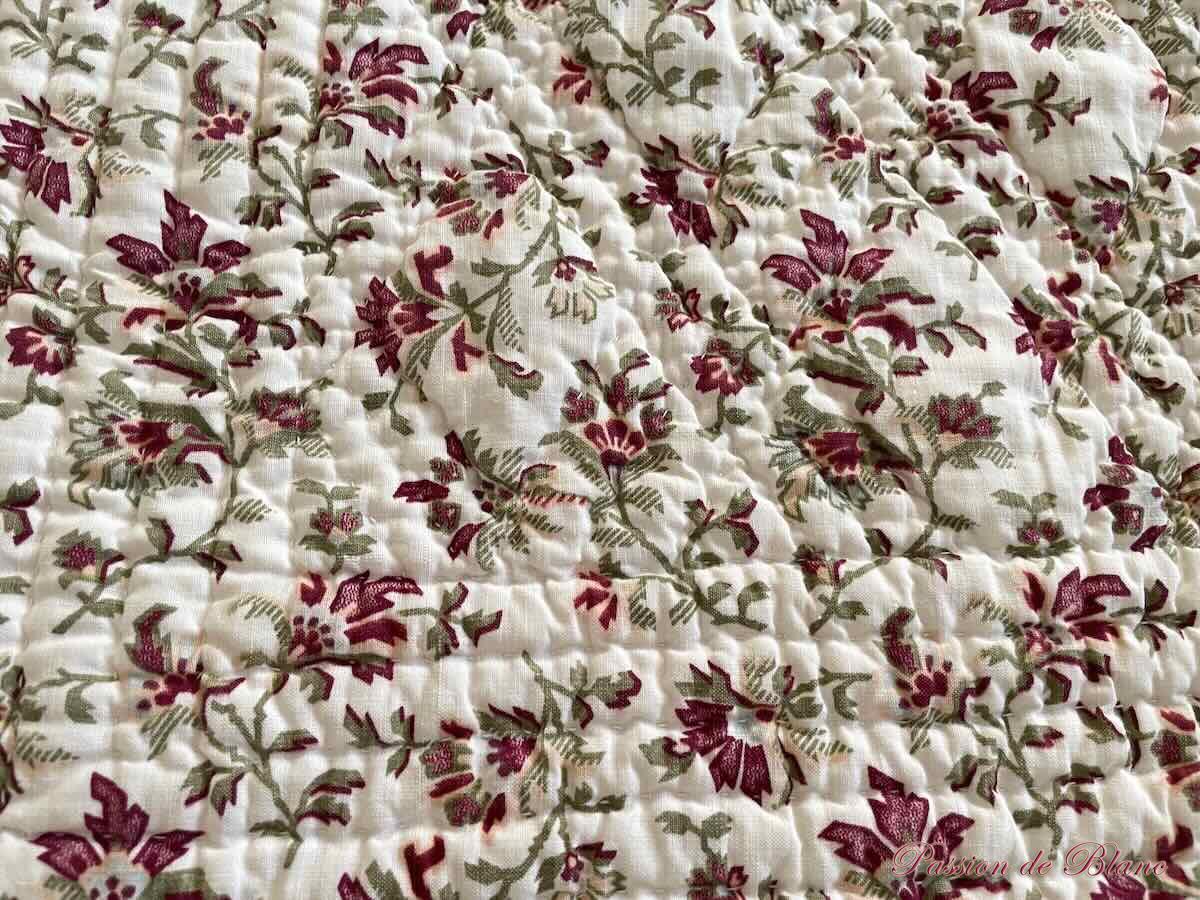 Belle courtepointe Piquée Main, Festonnée: Double Face Avec Motifs Fleuris, Provençaux – Image 10