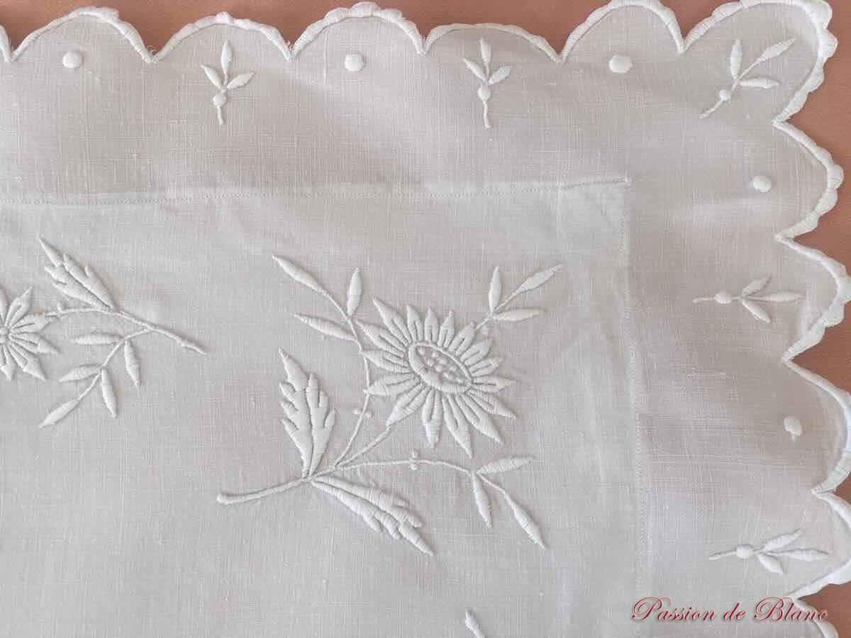 Merveilleuse taie festonnée avec fleurs, mono ED sur fil de lin – Image 7
