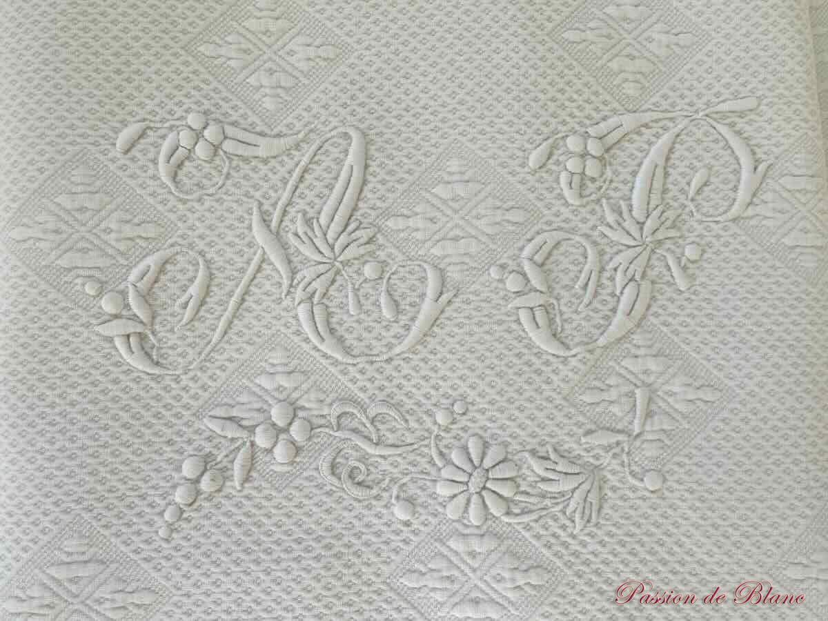 Petite couverture en piqué plat Marseillais avec dentelle aux fuseaux – Image 5