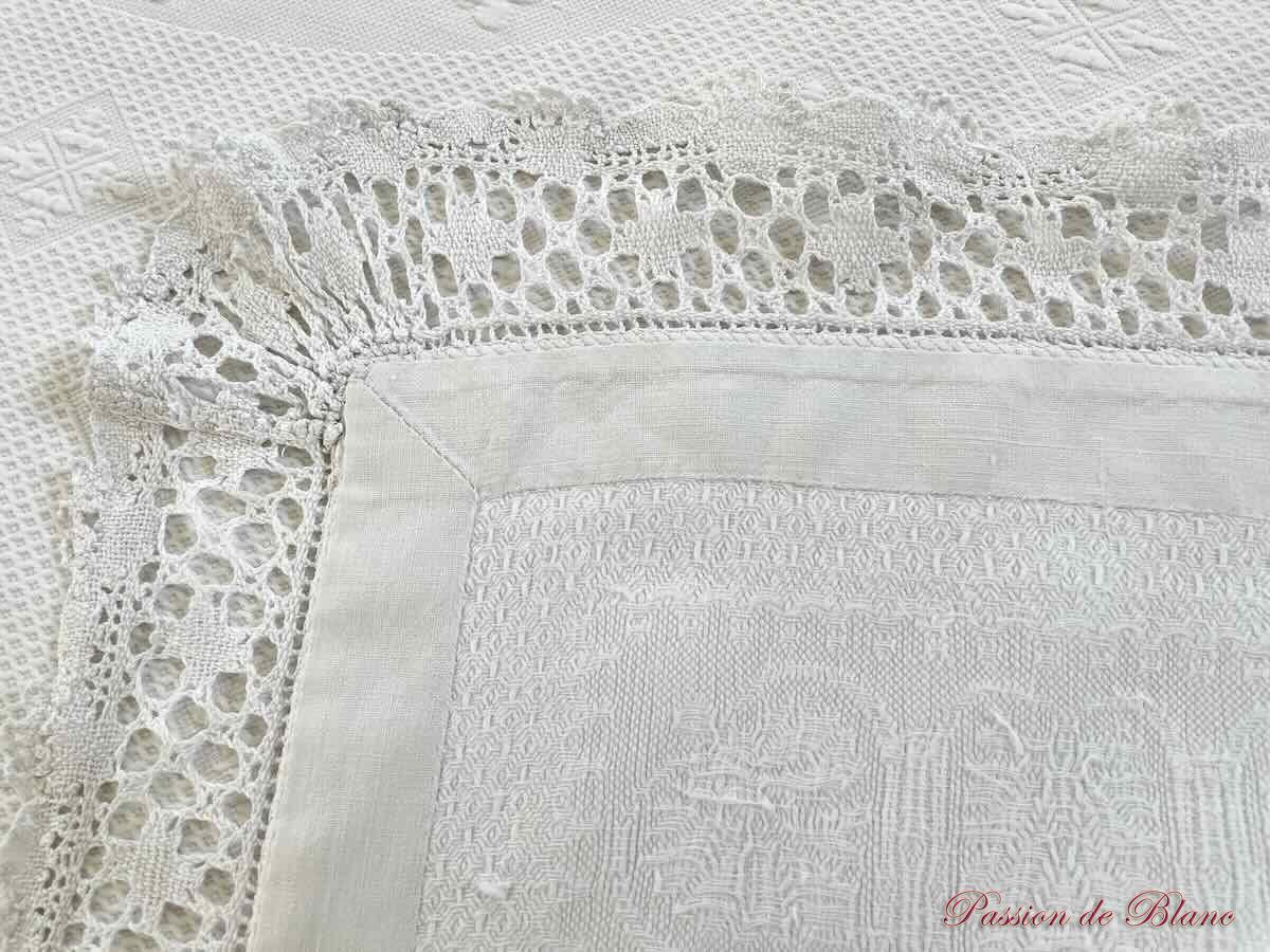 Petite couverture en piqué plat Marseillais avec dentelle aux fuseaux – Image 4