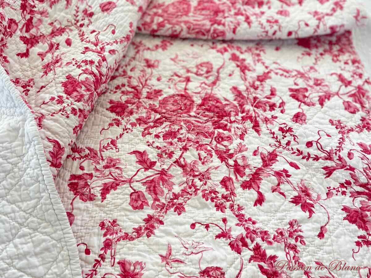 Courtepointe motifs fleuris chérubins