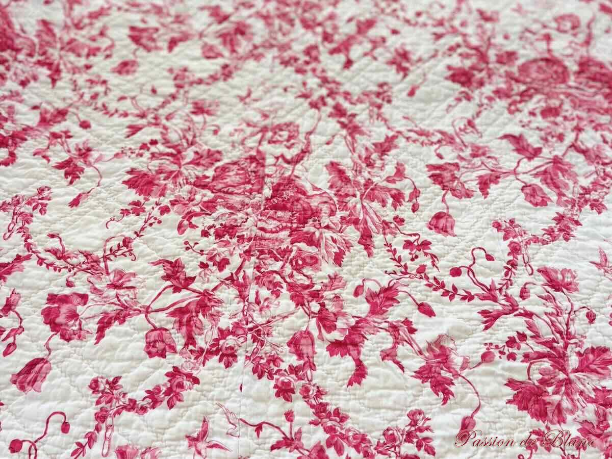 Courtepointe, couverture piquée main double face : 1 côté blanc,l'autre avec Chérubins et fleurs – Image 6