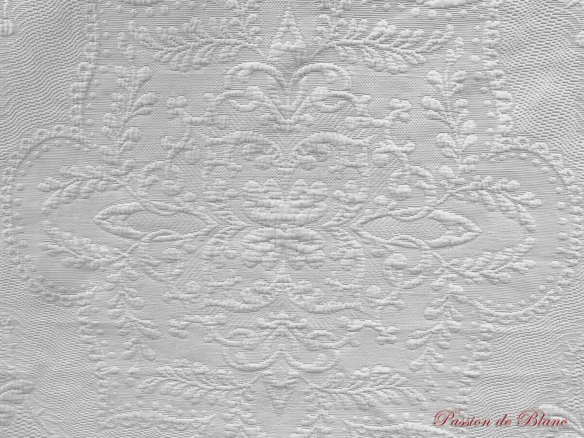 Courtepointe Napoléon III en piqué blanc,beau relief, galon à pompons – Image 5