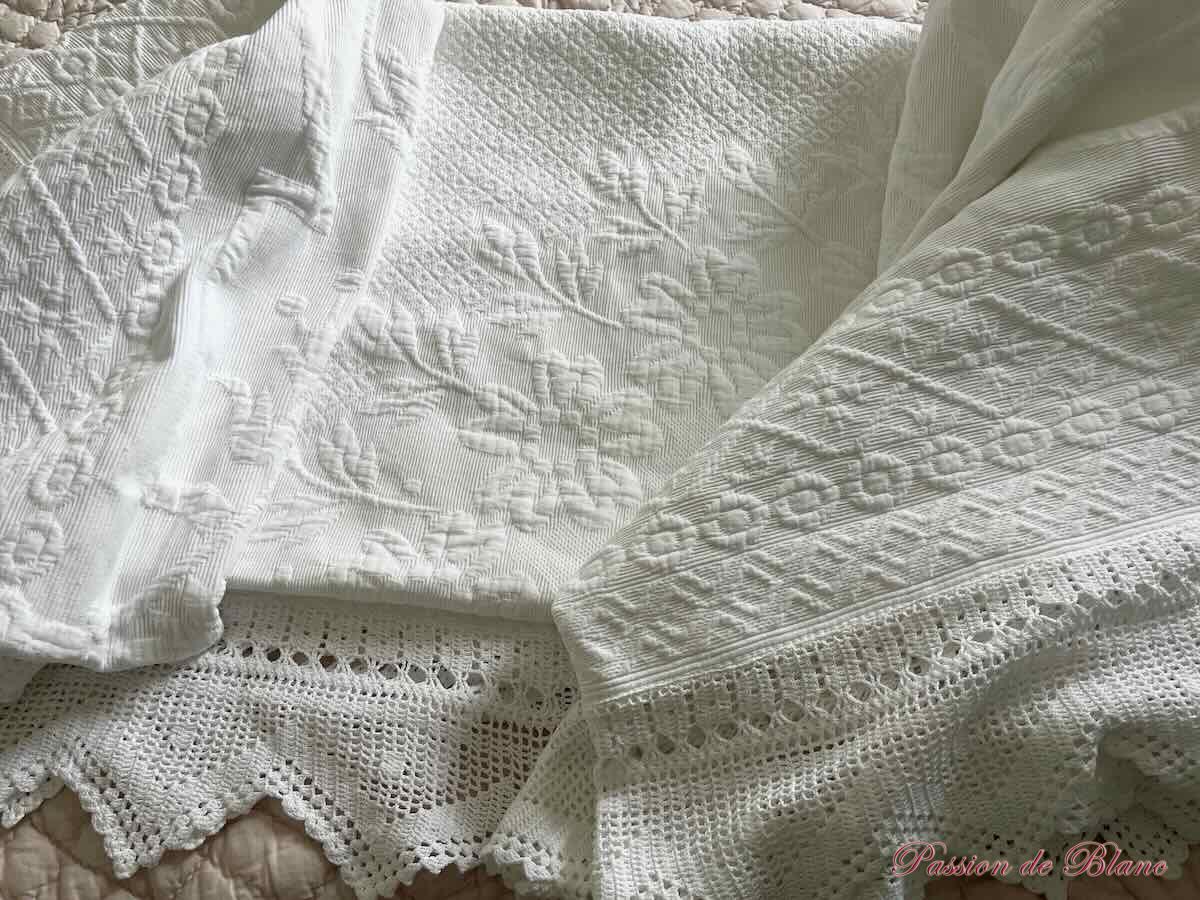 Couverture en piqué blanc