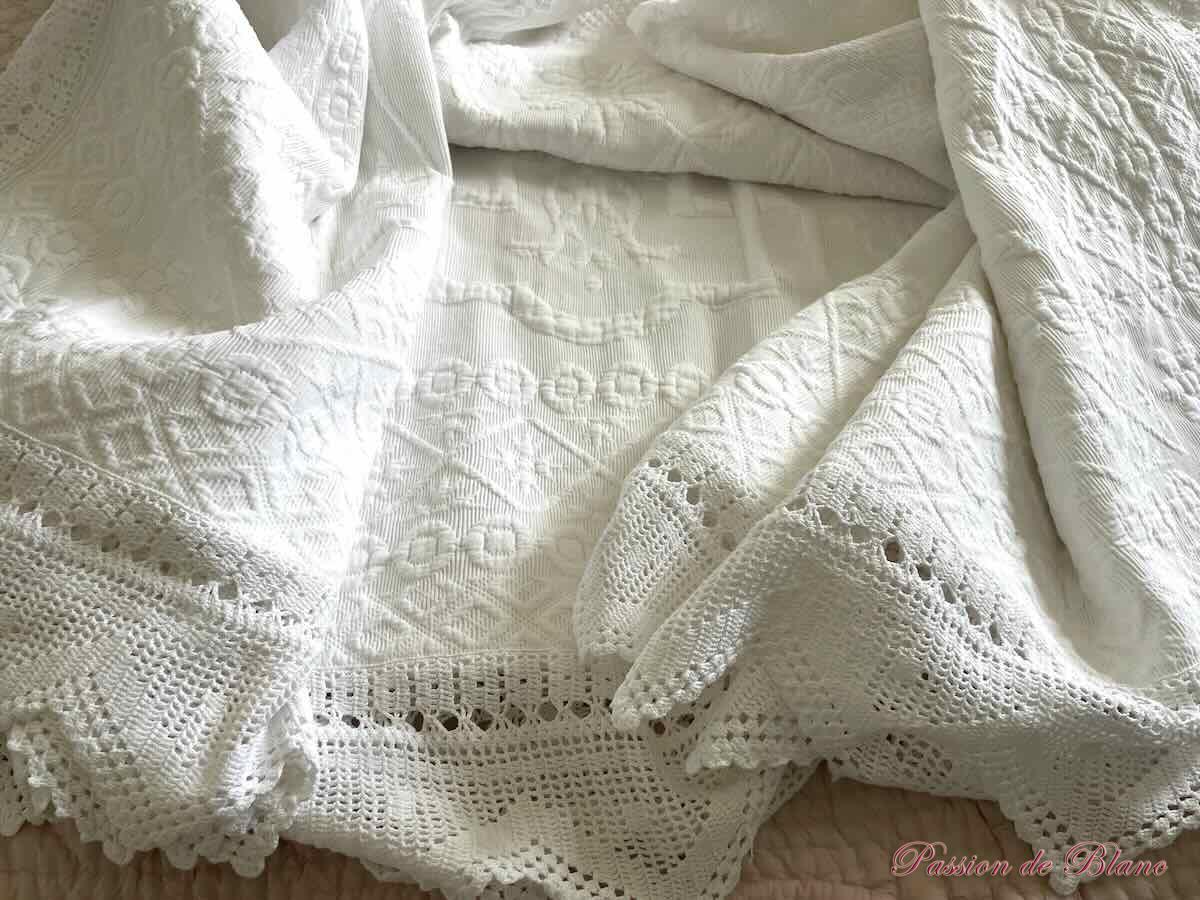 Couverture en piqué blanc