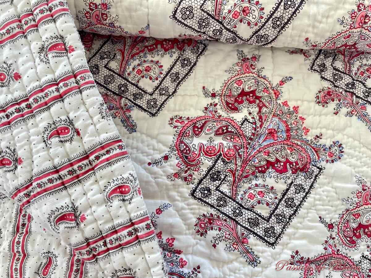 Rare couverture, Courtepointe piquée main avec motifs dentelles et arabesques – Image 2