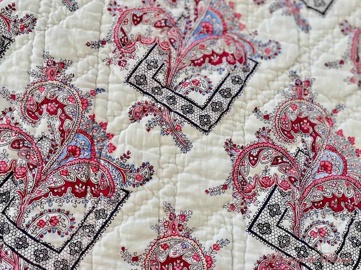 Rare couverture, Courtepointe piquée main avec motifs dentelles et arabesques – Image 9
