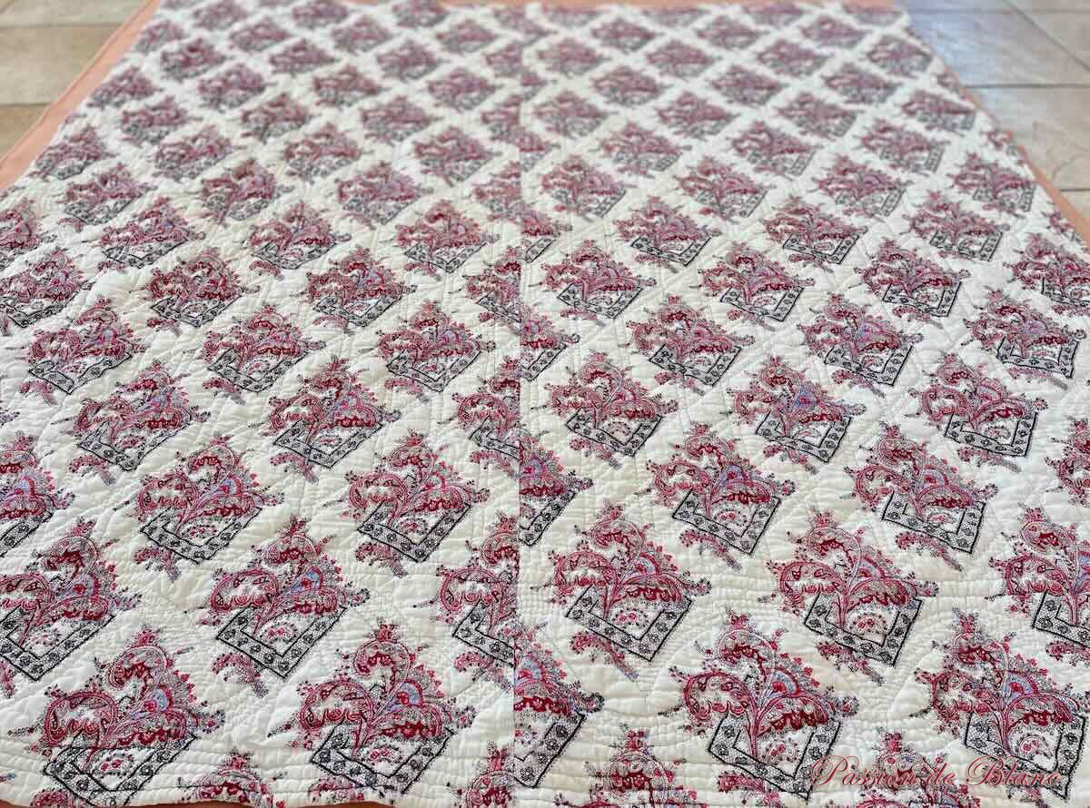 Rare couverture, Courtepointe piquée main avec motifs dentelles et arabesques – Image 7