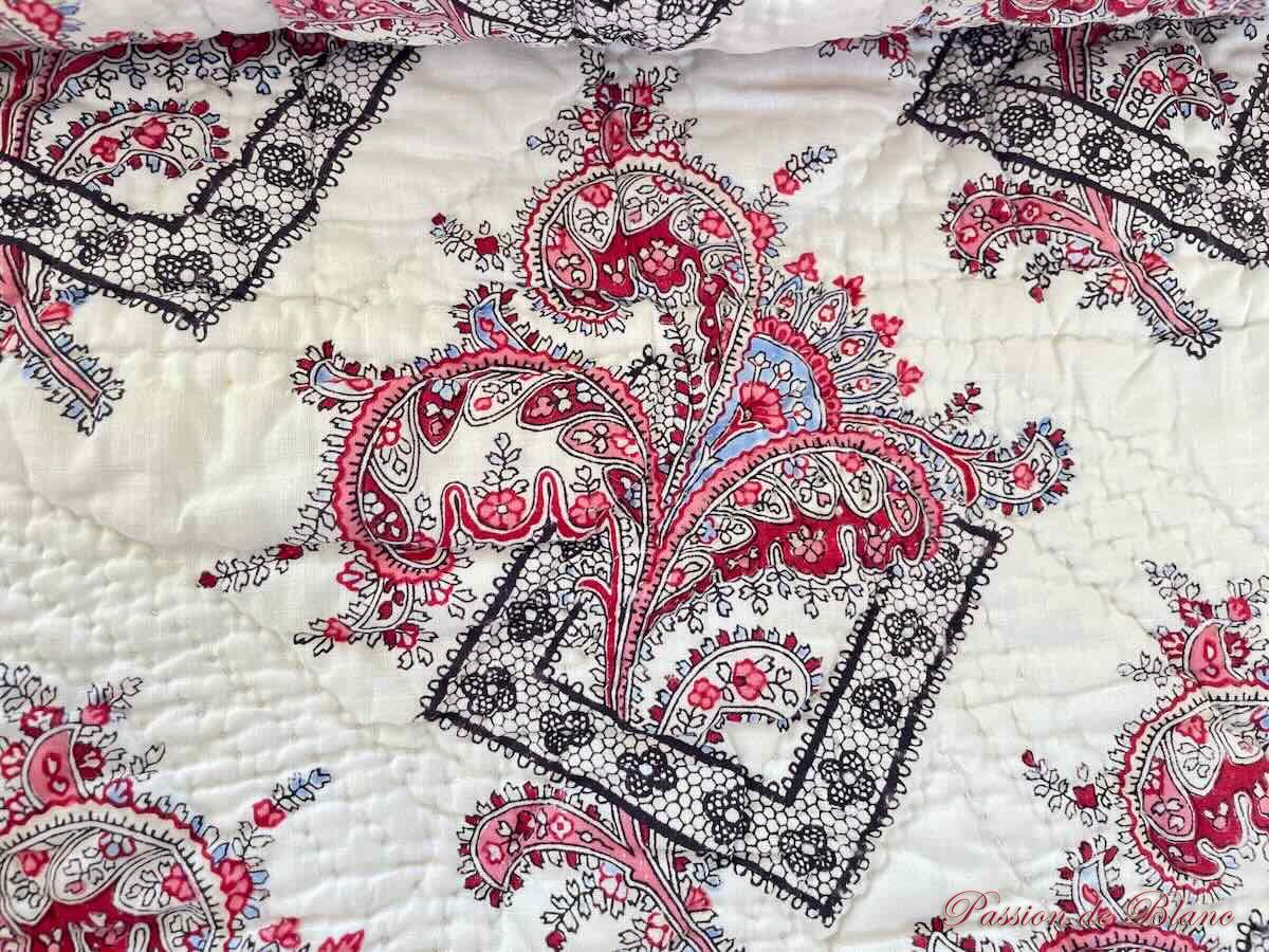 Rare couverture, Courtepointe piquée main avec motifs dentelles et arabesques – Image 6