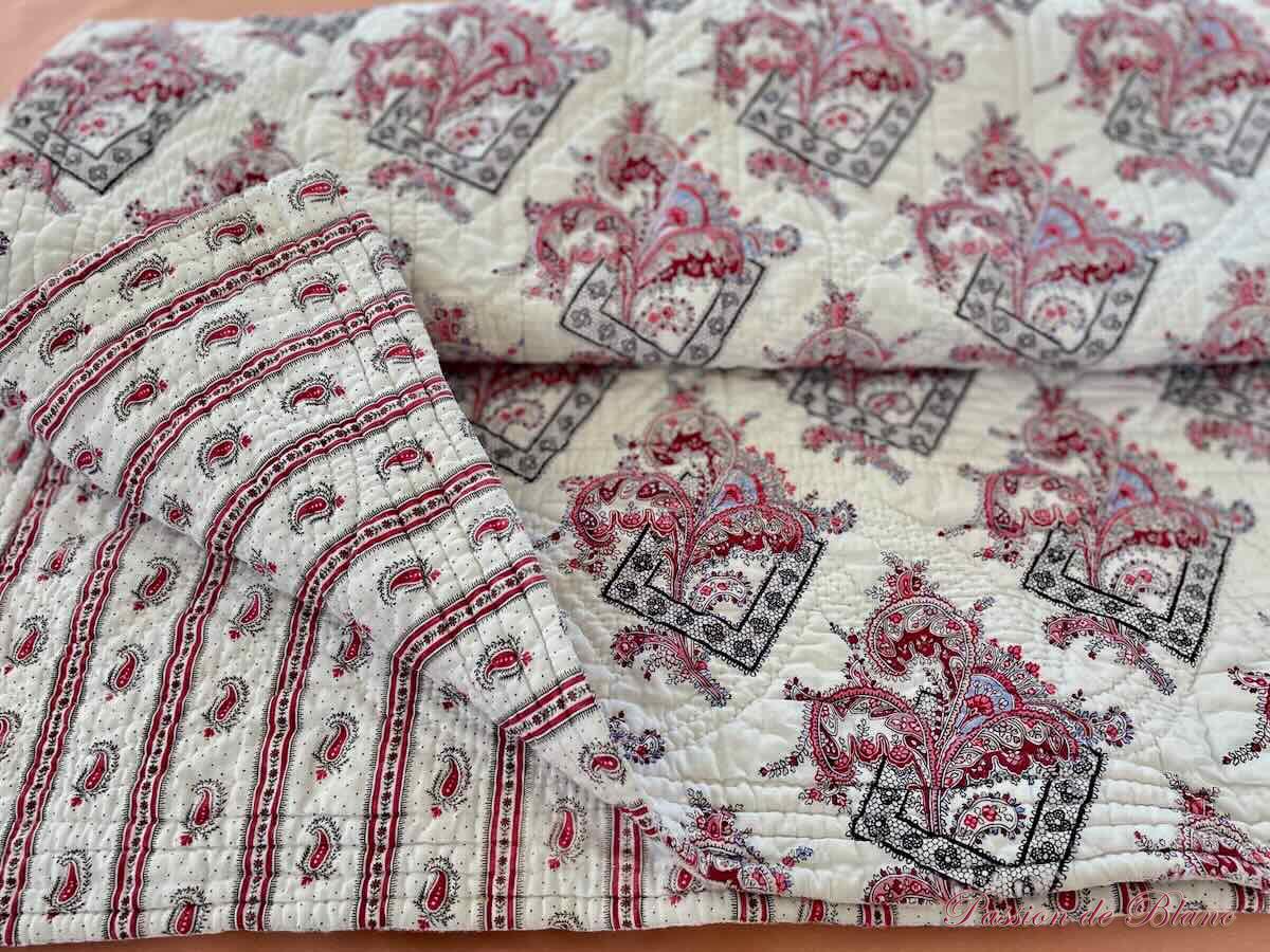 Couverture motifs dentelles