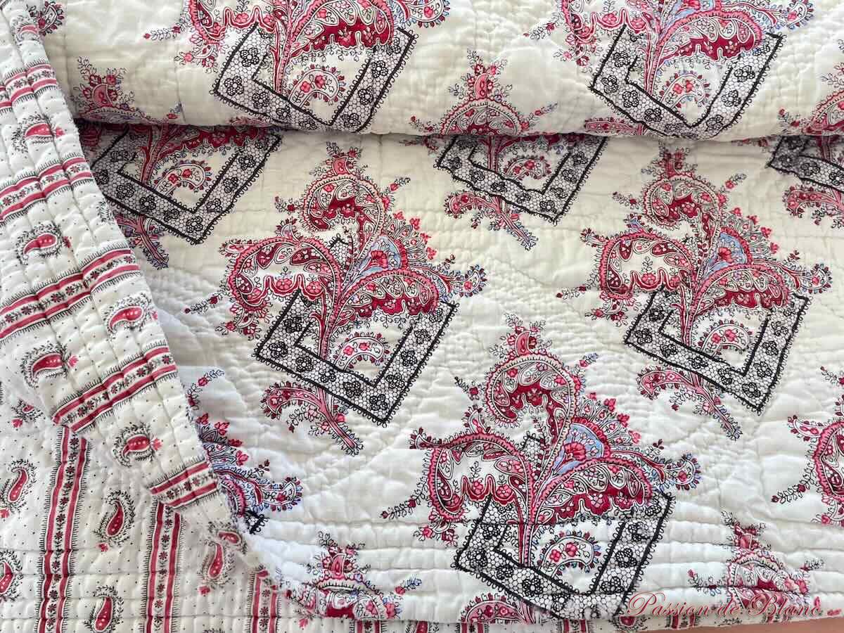 Rare couverture, Courtepointe piquée main avec motifs dentelles et arabesques – Image 4