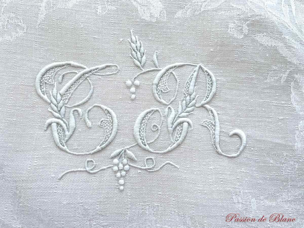 Lot 12 serviettes table en damassé de lin, motifs iris, monogramme TR – Image 5