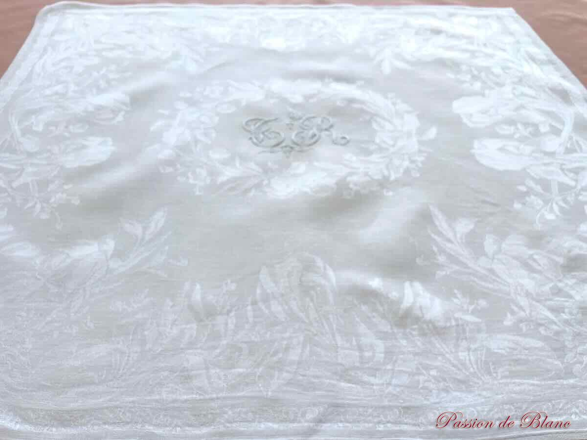 Lot 12 serviettes table en damassé de lin, motifs iris, monogramme TR – Image 3