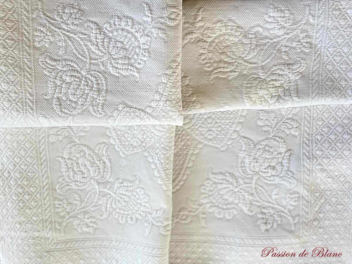 Petite couverture de bébé en piqué Marseillais festonnée main – Image 5