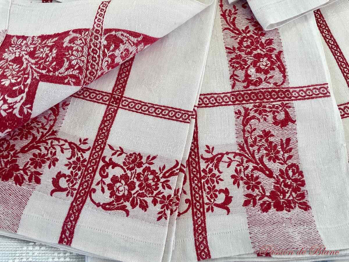 Lot : 6 grandes serviettes Napoléon III sur toile lin avec liteaux rouge. – Image 7