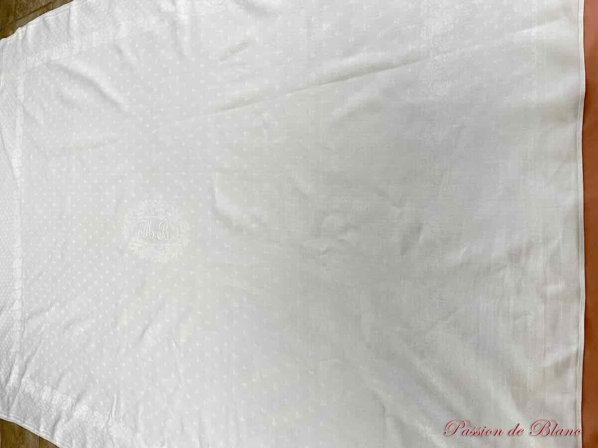 Nappe en damassé de lin fin avec encadrement et fleurs de Lys et monogramme MB – Image 5