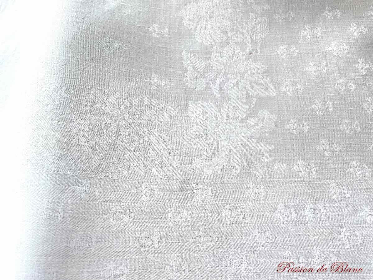 Nappe en damassé de lin fin avec encadrement et fleurs de Lys et monogramme MB – Image 2