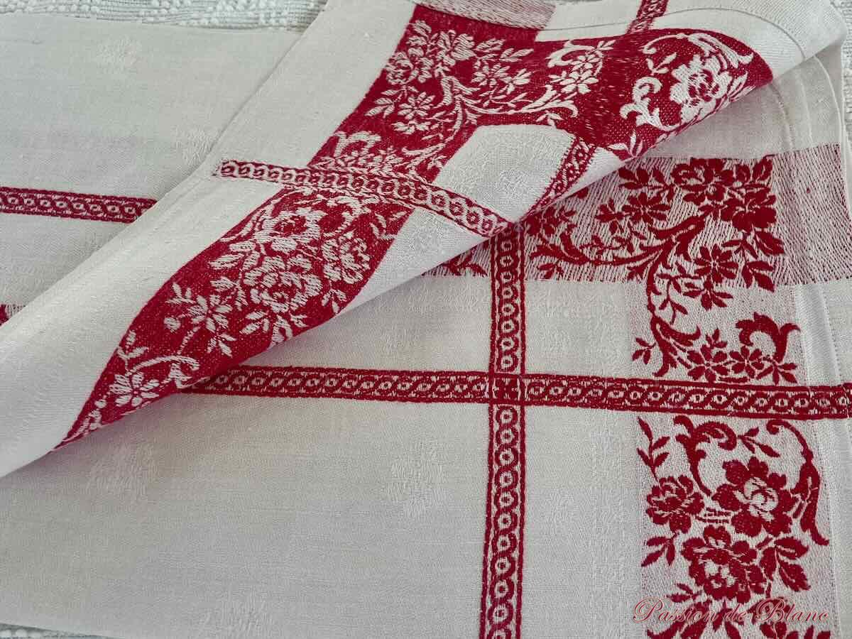 Grandes serviettes Napoléon III sur toile lin avec liteaux rouge. – Image 4