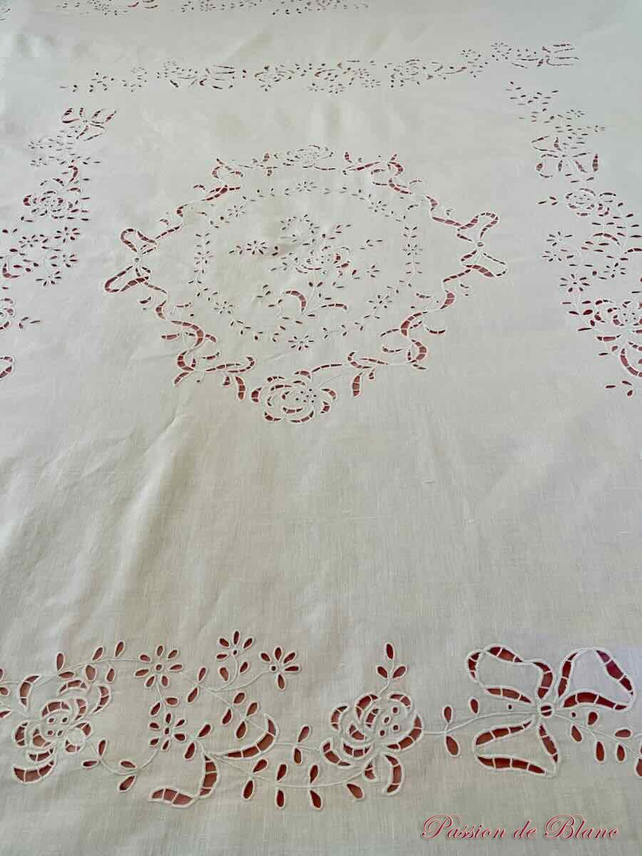 Dessus-de-lit en lin broderie main