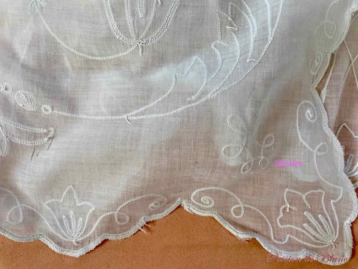 Belle paire de rideaux en broderie Cornely sur mousseline coton avec décor fleuri – Image 6
