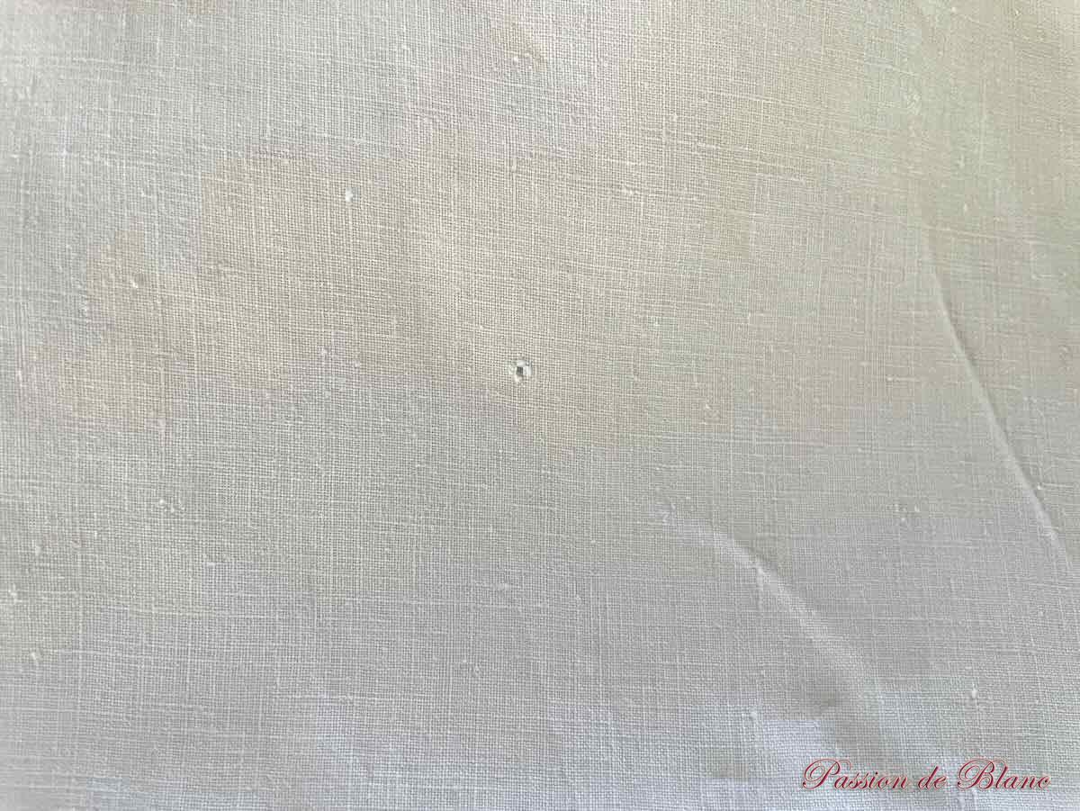 Merveilleux drap CL en fil de lin festonné avec découverte et retours brodés: guirlande fleurie – Image 6