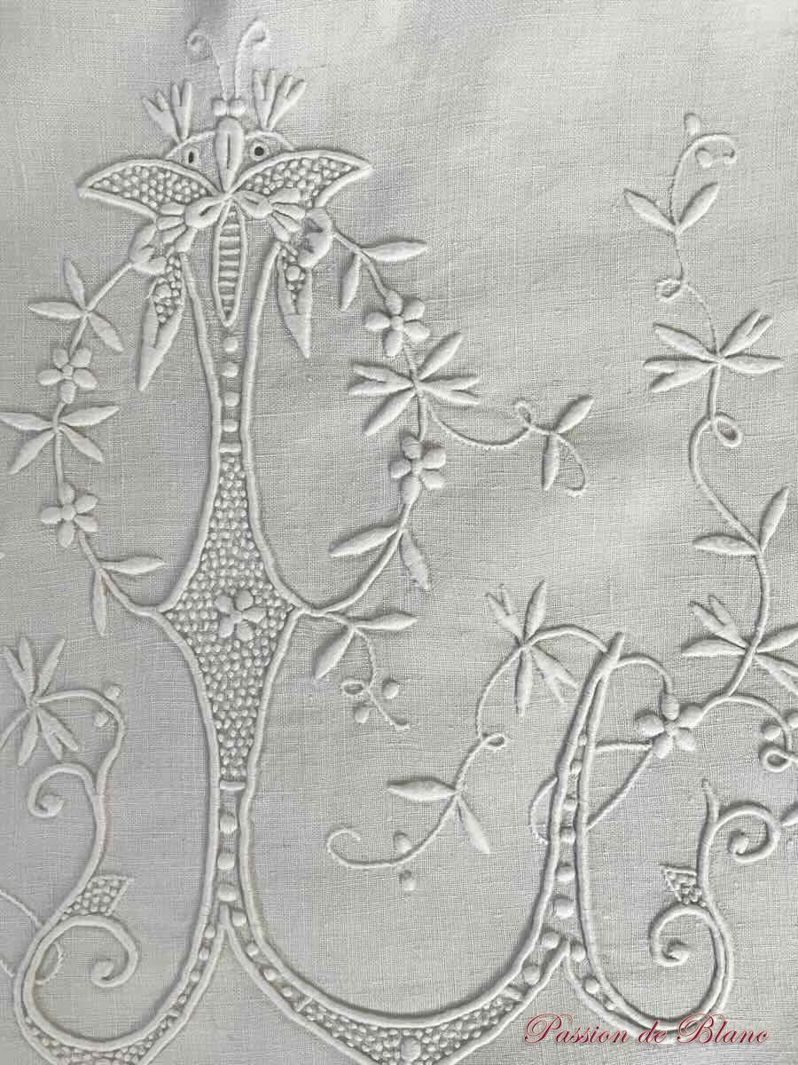 Merveilleux drap CL en fil de lin festonné avec découverte et retours brodés: guirlande fleurie – Image 4