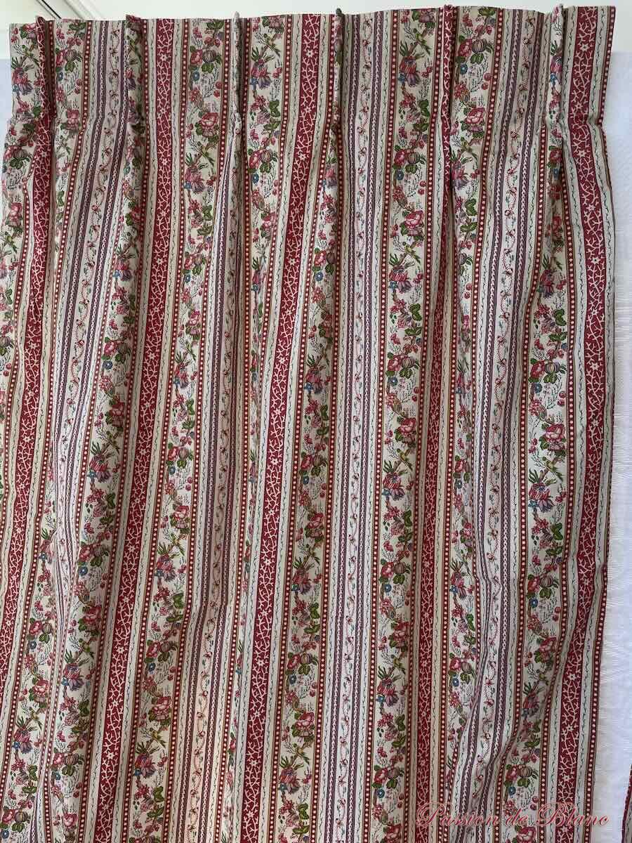 Paire de rideaux, collection LE MANACH, fond écru avec motifs fleuris. PIERRE FREY. – Image 9