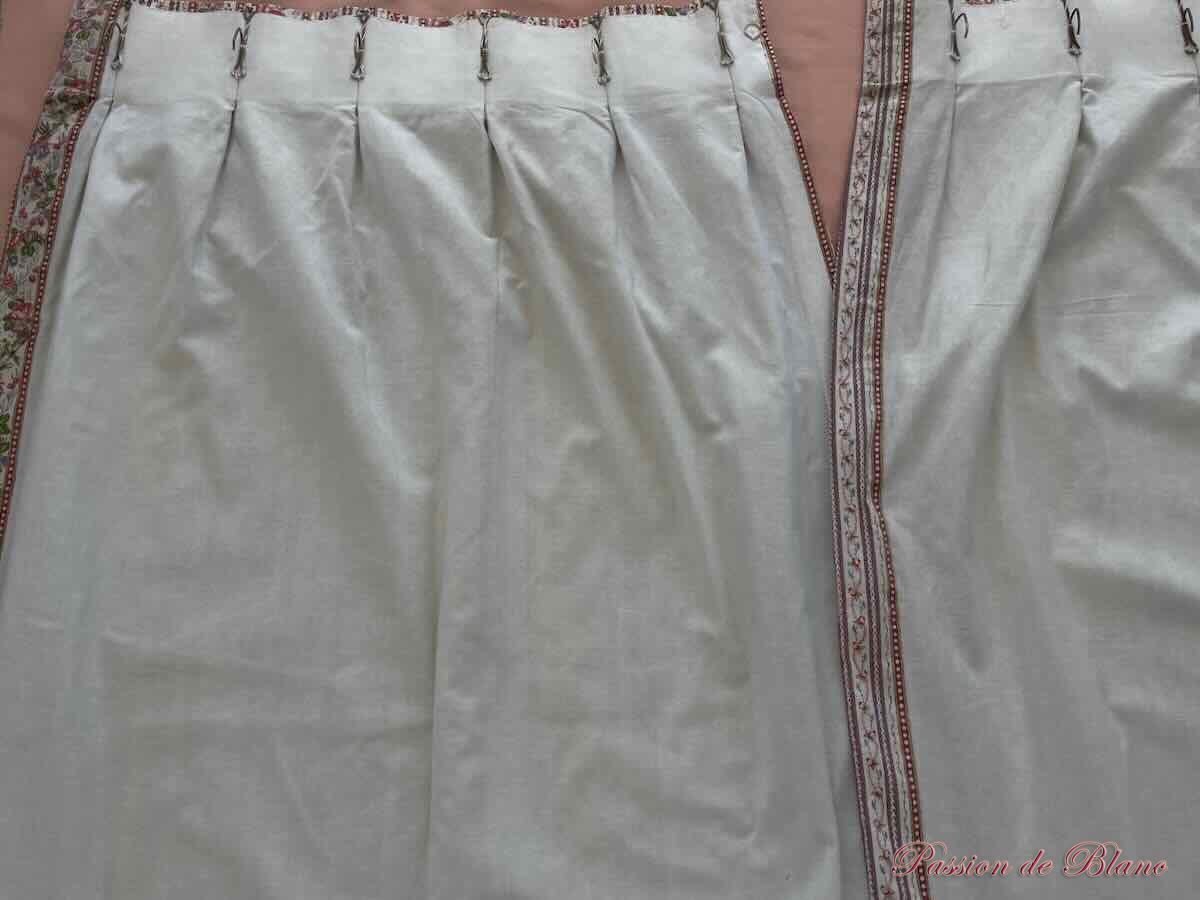 Paire de rideaux, collection LE MANACH, fond écru avec motifs fleuris. PIERRE FREY. – Image 8