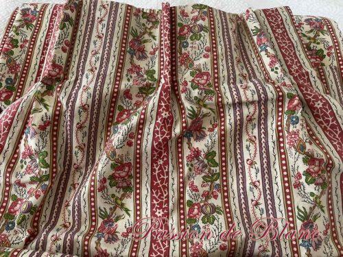 Paire de rideaux, collection LE MANACH, fond écru avec motifs fleuris. PIERRE FREY.