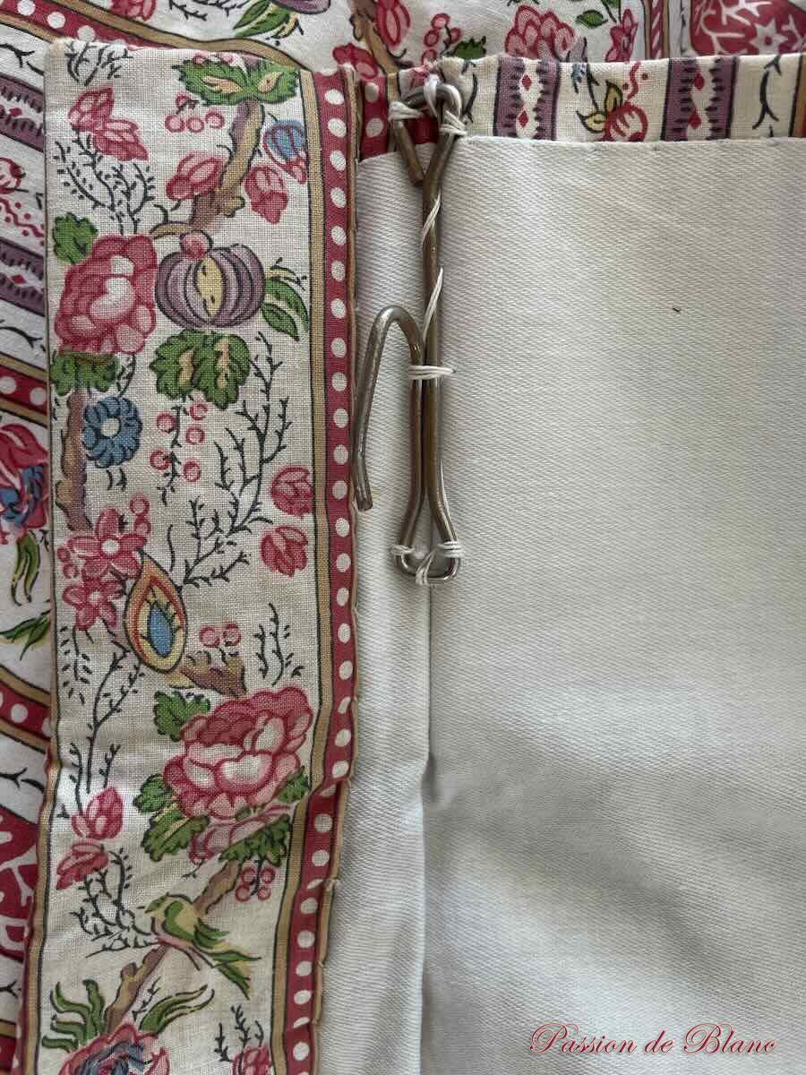 Paire de rideaux, collection LE MANACH, fond écru avec motifs fleuris. PIERRE FREY. – Image 4