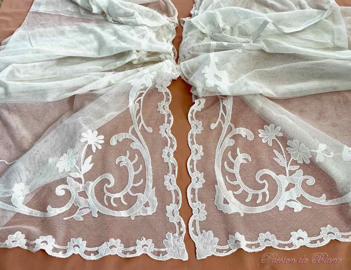 Paire rideaux tulle avec appliqués