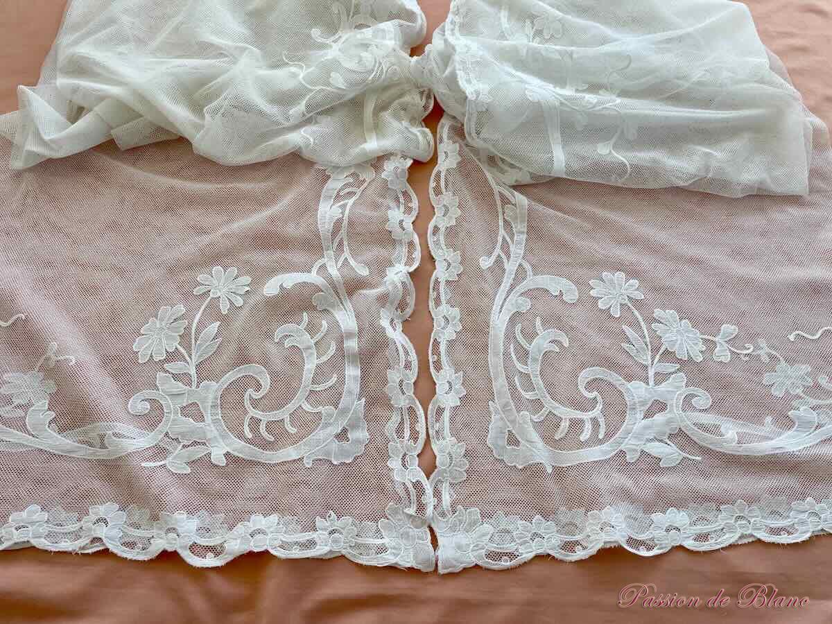 Paire rideaux tulle avec appliqués