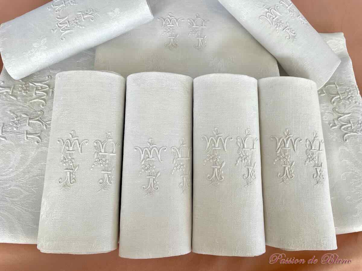 Service de table en damassé de lin 12 couverts, 2 monogrammes TV brodé main – Image 4