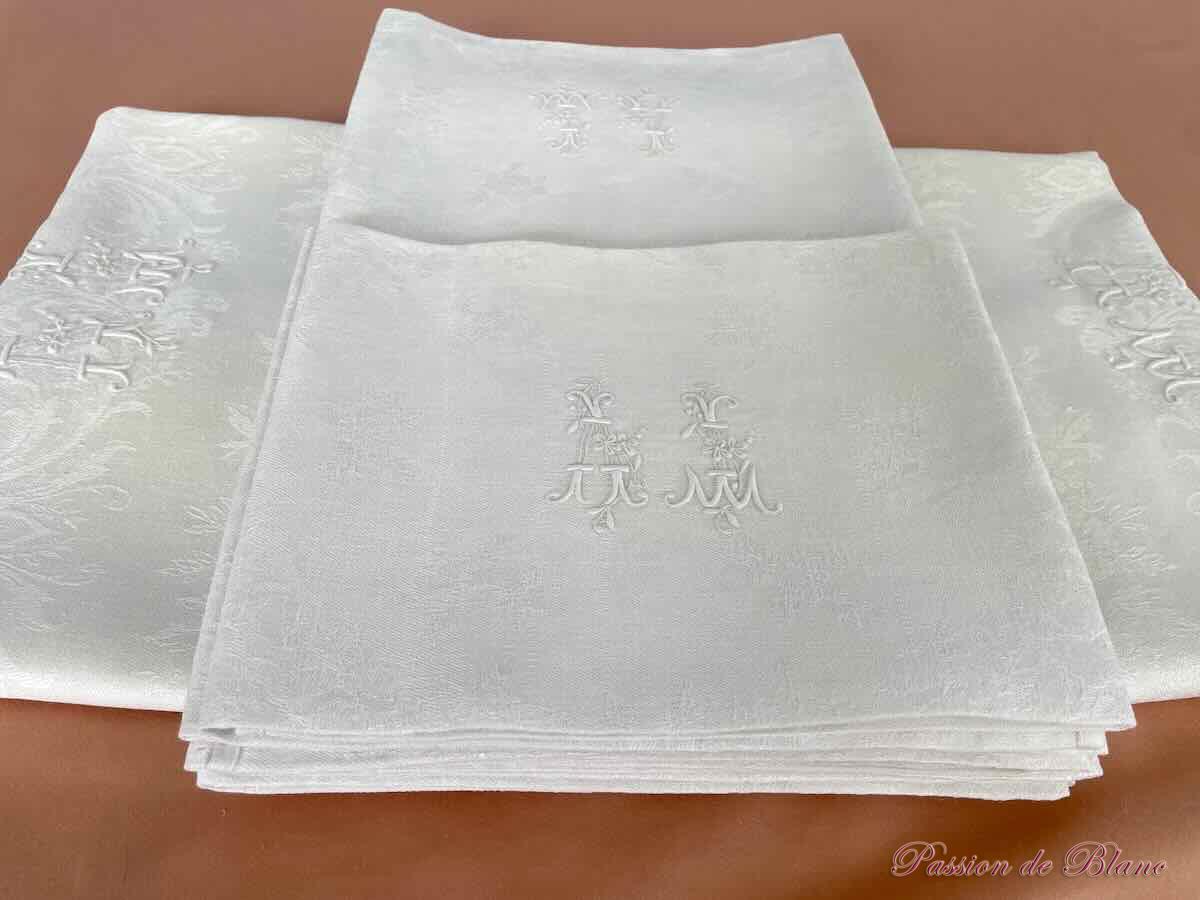 Service de table en damassé de lin 12 couverts, 2 monogrammes TV brodé main – Image 3
