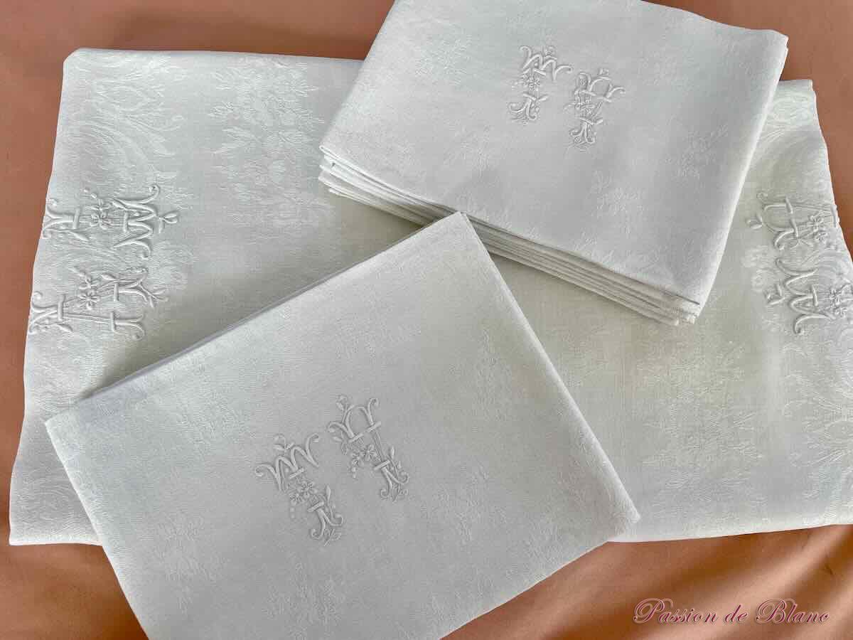 Service de table en damassé de lin 12 couverts, 2 monogrammes TV brodé main – Image 2